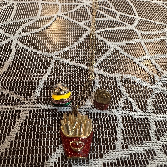 Betsey Johnson burger and fries set. - Picture 2 of 3
